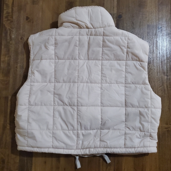 NWT Women's Cream JoyLab Cozy Cozy High Pile Sherpa & Quilted Winter Puffer Vest - Picture 9 of 9